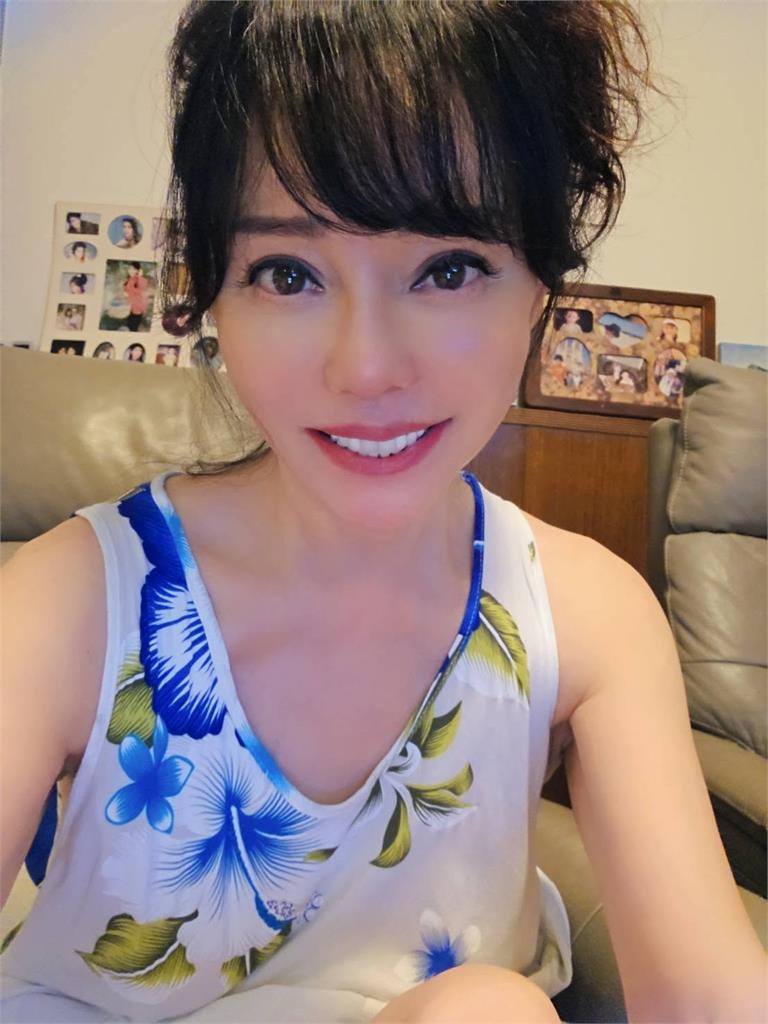 遭批「餵奶餵到12歲、怪咖父母」！狄鶯怒喊「3句話」打臉親舅方駿