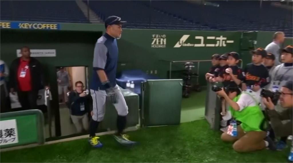 MLB(影)/鈴木一朗進美國棒球名人堂 神秘嘉賓來祝賀給驚喜