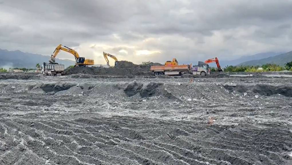 快新聞/光復災後現況!生活仍未恢復 佛祖街淤泥如黑部立山