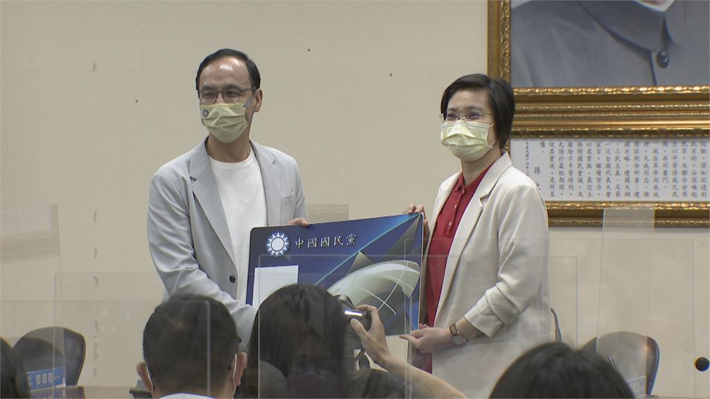 徐欣瑩大陣仗回黨選竹市？ 朱保證：不為選舉