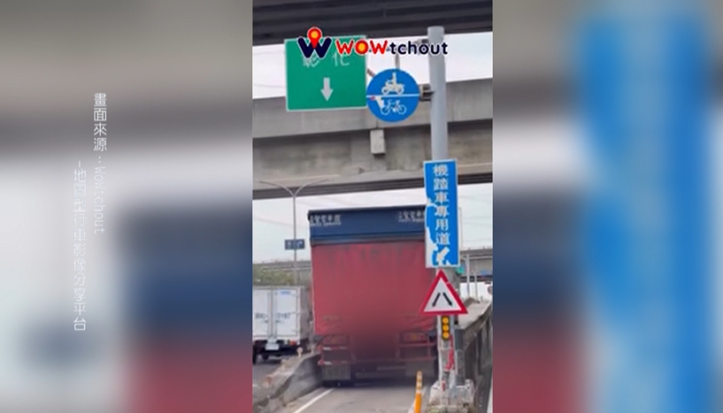 貨車誤闖機車道！　烏日環河路車道遭硬擠撞壞指示牌