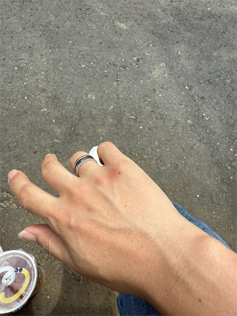 陳智菡昔遶境抽筋「陳抗又掛彩」!四叉貓反諷:月薪20萬「非常辛苦」