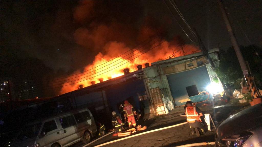 快新聞/新北新店工廠暗夜惡火!5廠付之一炬 煉獄景象曝光了