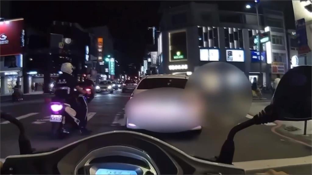 高雄新崛江商圈驚傳槍響　查違規停車　警連開九槍嚇阻