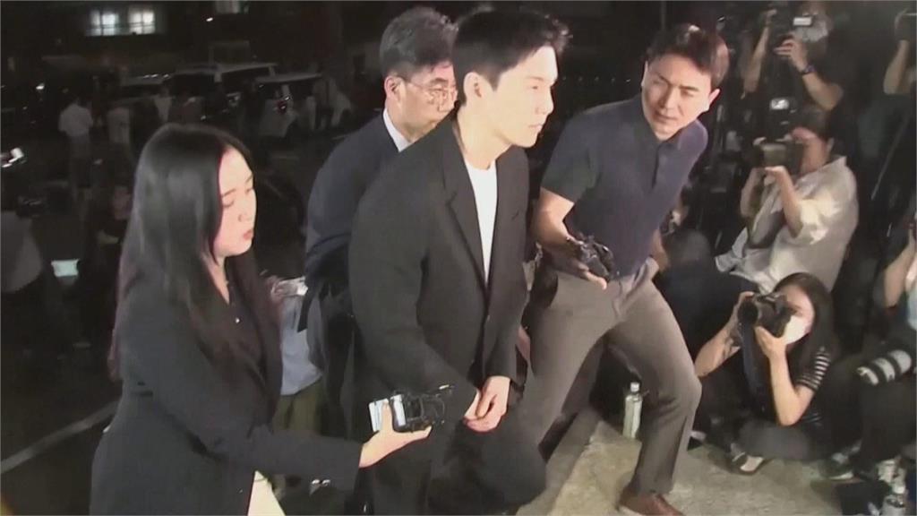 Suga涉酒駕神隱17天　現身首爾龍山警察署鞠躬道歉