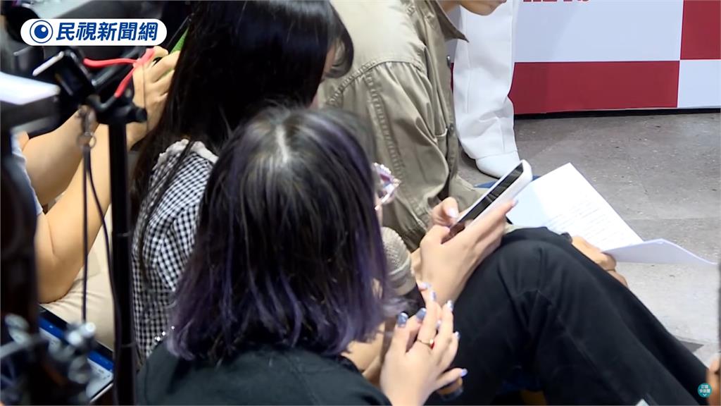 中職／樂天想學大谷被圍繞⋯記者會讓媒體盤腿坐！外媒傻眼：把人當5歲小孩