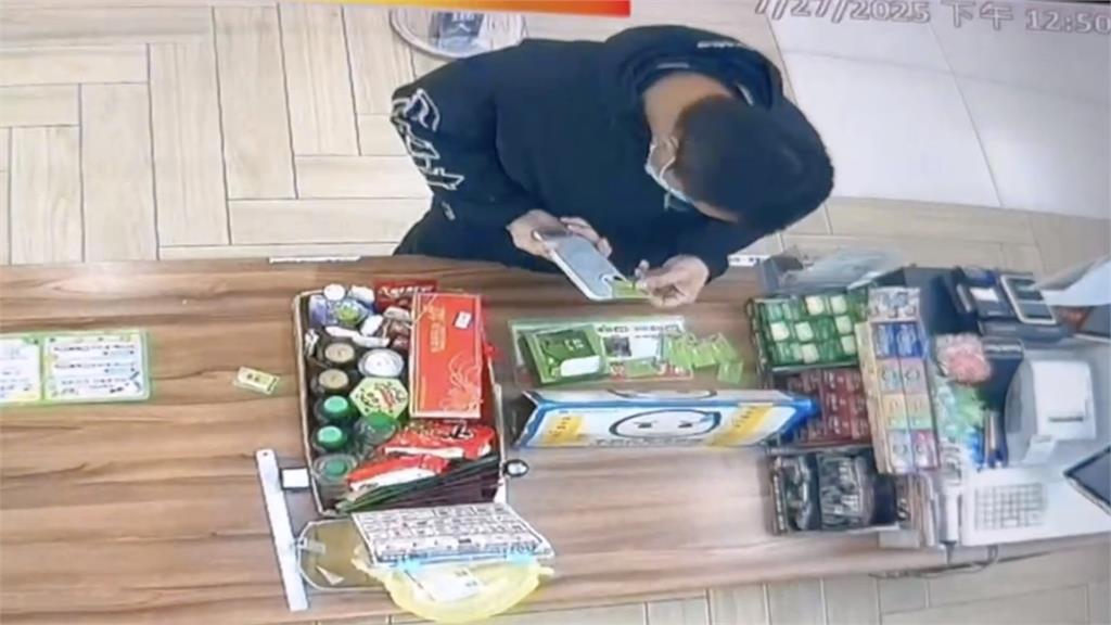 全家抽獎活動傳作弊！　「手電筒怪客出沒」狂掃一獎