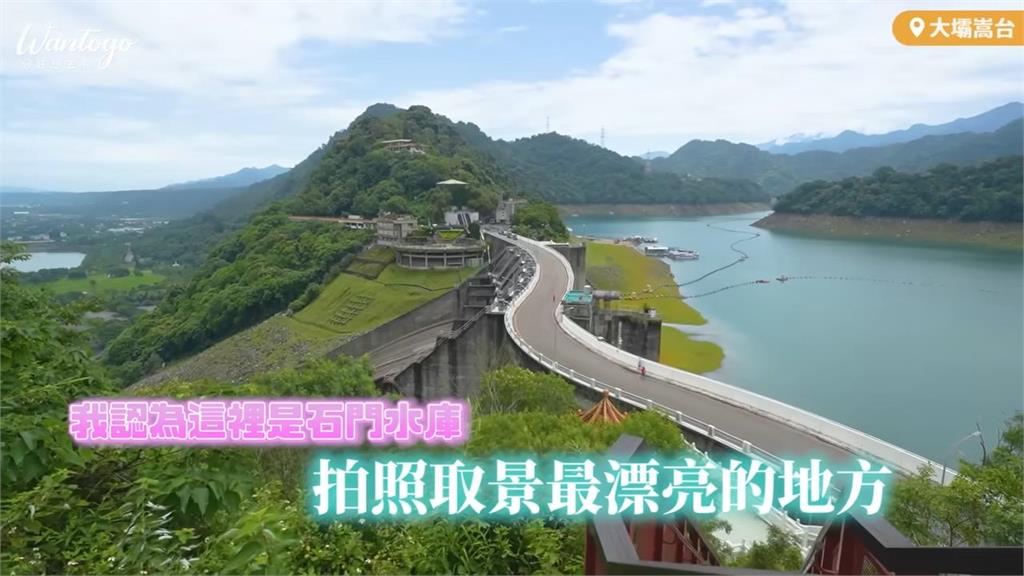 石門水庫這樣玩!包船遊湖見「台版泰國水上屋」 繽紛船屋成熱門打卡點