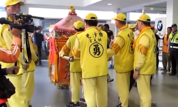 白沙屯媽祖進香第2天駐駕彰化大村 隔日凌晨五點起駕