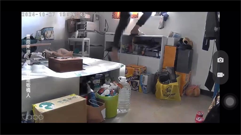 新北板橋傳竊案!竊賊使出軟骨功「鑽21cm縫隙」入屋行竊