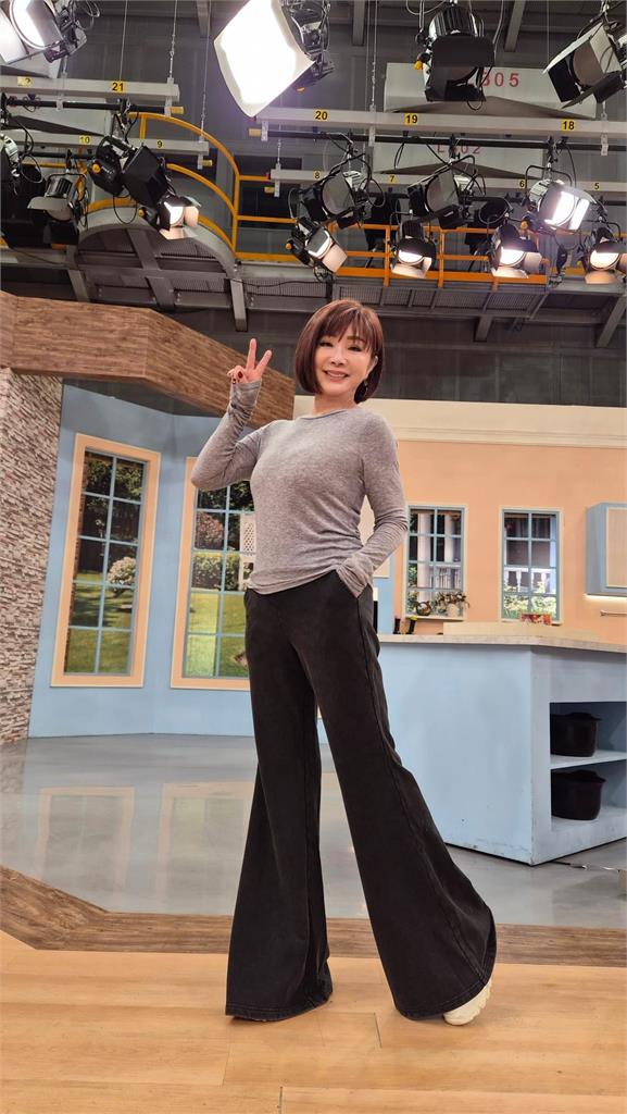 民視女星不只會演戲!胡嘉愛當製作人、徐千京拍戲敬業流汗、王瑋瑜打造親子繪本