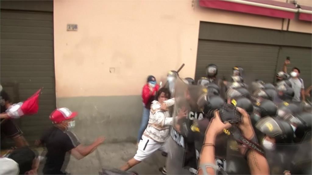 高油價+通膨　秘魯多地爆示威　總統取消宵禁