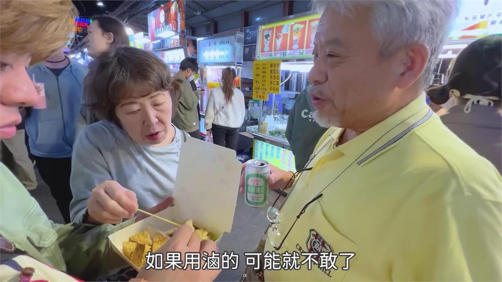 解鎖台灣小吃版圖！日本公公逛夜市狂嗑在地美食　大讚：這是天堂吧