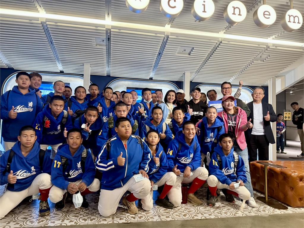 快新聞/行動挺體育!邱議瑩包場《冠軍之路》 邀導演、退役球員見證熱血