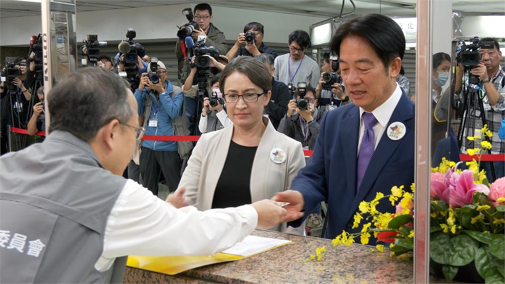 賴蕭配登記別貓狗徽章! 賴清德:不走回一中老路
