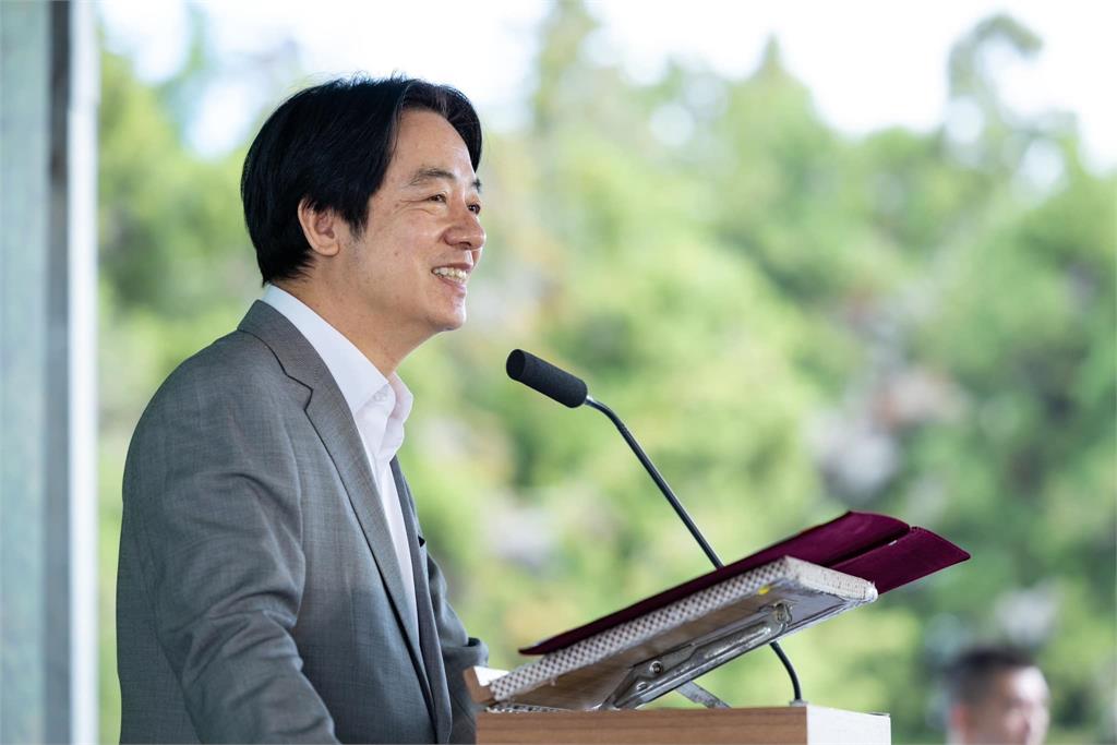 婦人「滿身泥漬」不敢上前!賴清德主動搭話「親民1幕」全拍下