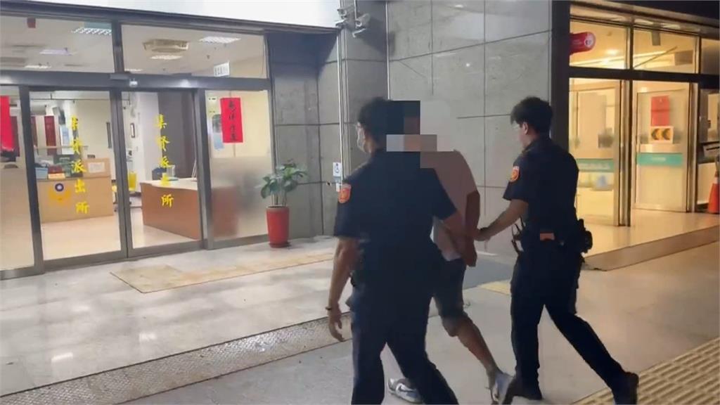誇張！搭車不付錢還打司機　公車不開門警「甕中捉鱉」