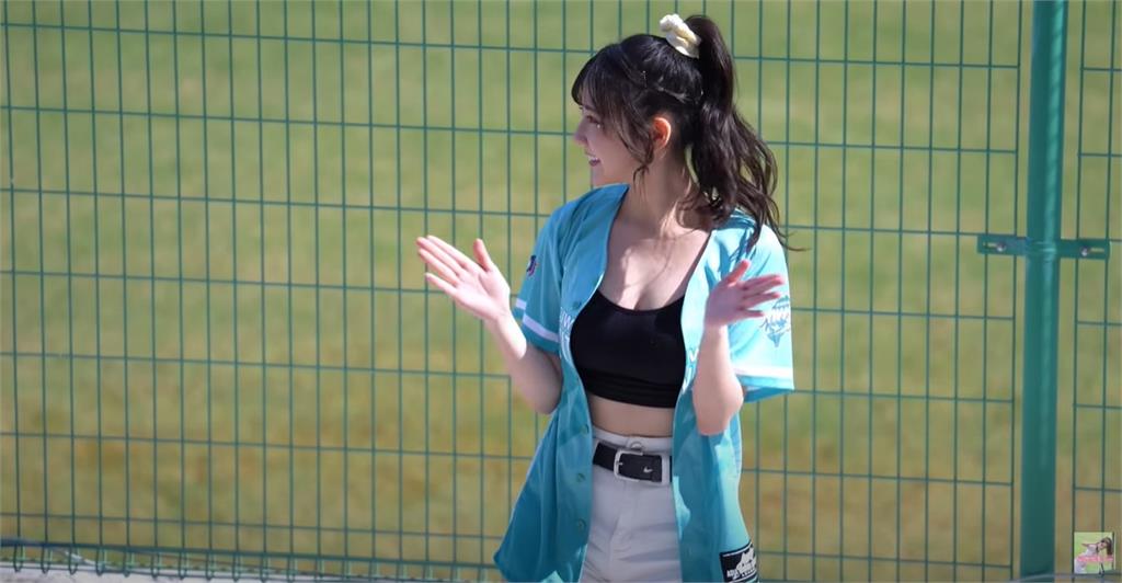 PS女孩「最頂預備生」撞臉三上悠亞!球場「挺出流量密碼」網嗨:太會藏