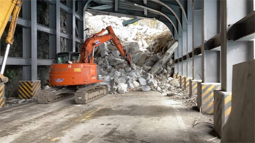 快新聞/蘇花公路大清水路段明隧道遭土石壓毀 空拍畫面曝光