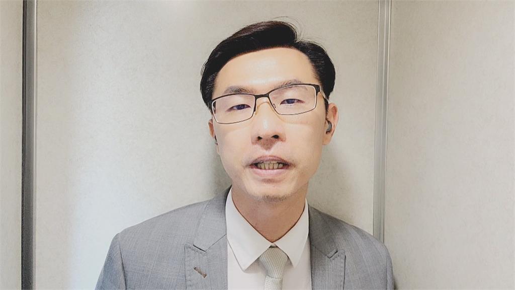 教室驚魂!教授不給問...女大生竟怒拿打火機燒紙箱