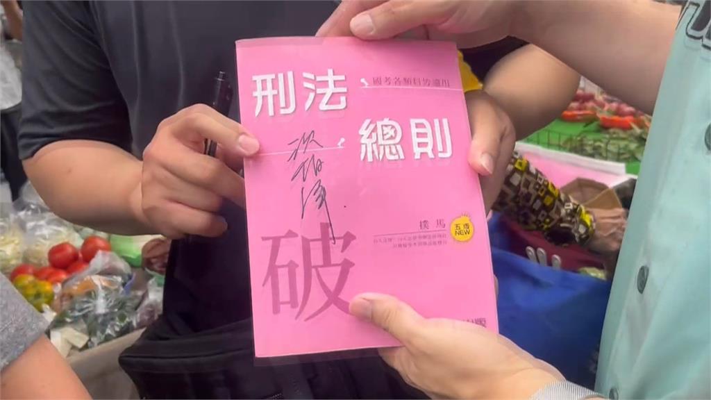 張景森讚有潛力成「帥男版蔡英文」　沈伯洋：小英是我學習對象