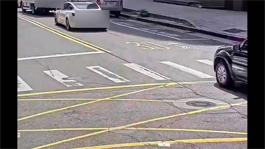 台北銀行行員突情緒失控 滅火器砸桌、衝2樓窗台欲跳樓