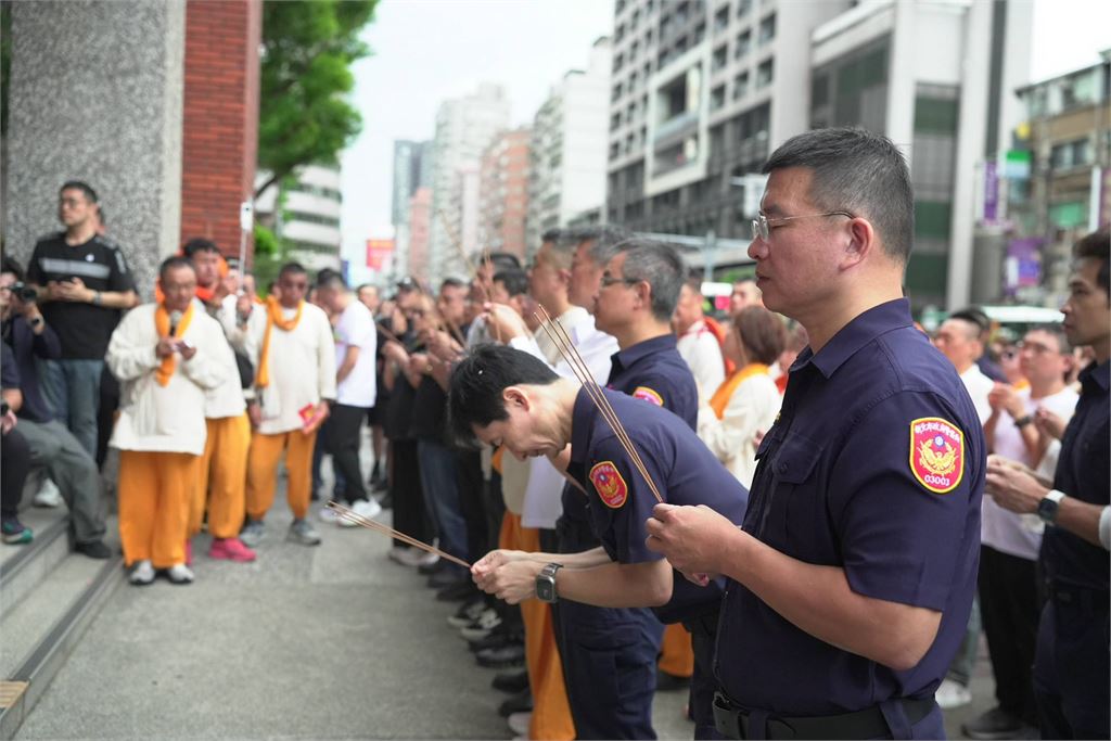 北港武德宮開基天官武財神徒步行腳 祈福濟世抵三重