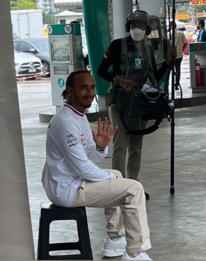 F1世界冠軍「新鮮屁股印」加持！「原汁原味」塑膠椅價格三級跳