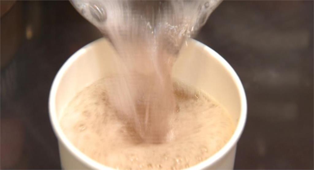 上班族坐一整天「傷心血管」？醫師點名「這類食物」可抵銷身體危害！