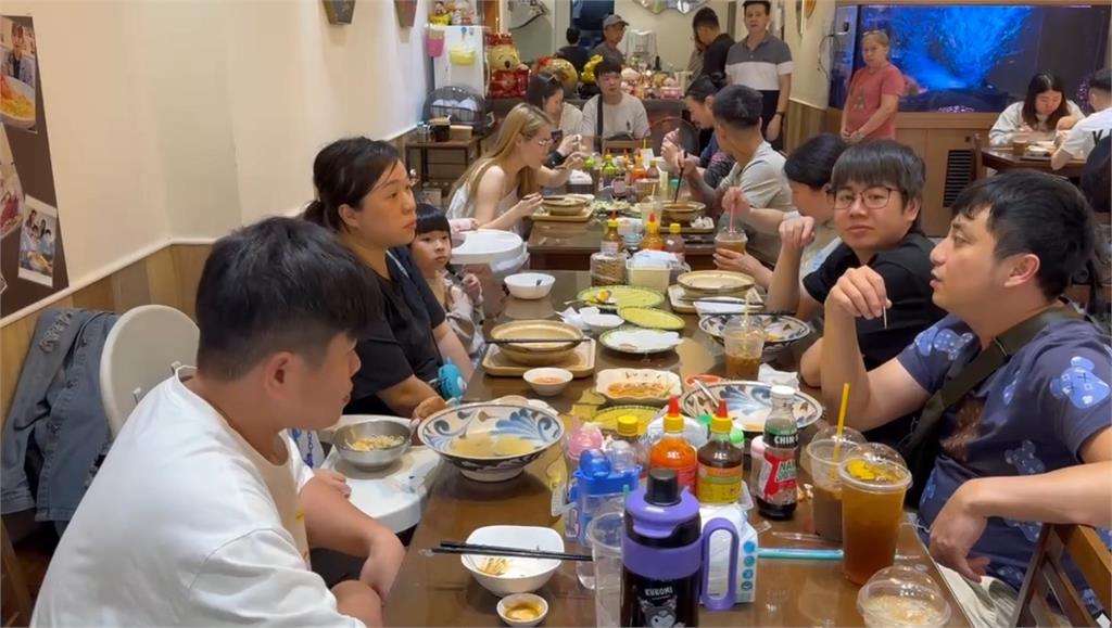 快新聞/桃園越南菜驚見蟑螂!老闆喊冤