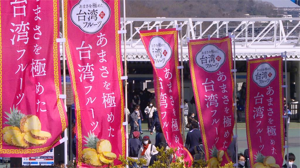 宣傳台灣鳳梨、香蕉 陳駿季穿球衣西武球場開球