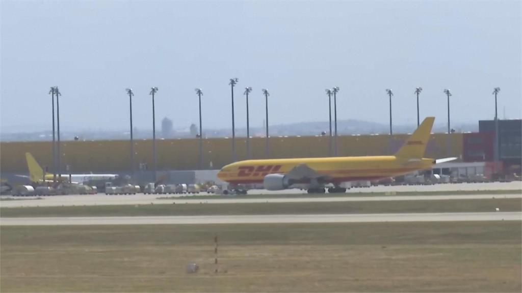德國哈雷機場驚現「裝載爆裂物無人機」　DHL貨機改道撞上不明物體