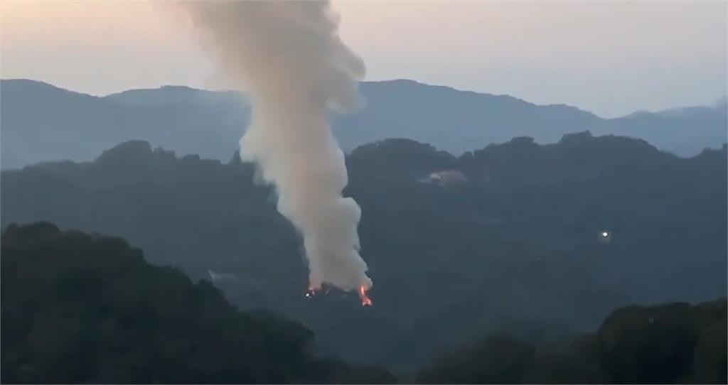 快新聞／苗栗大湖山林大火！　10名警消送醫2人住院治療