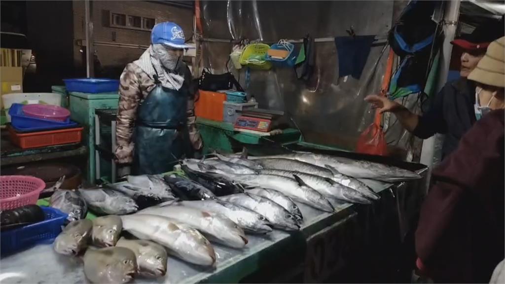 囂張！　中船闖台海遇搶撈土魠魚　護漁民生計　海巡派遣大型船艦遏止