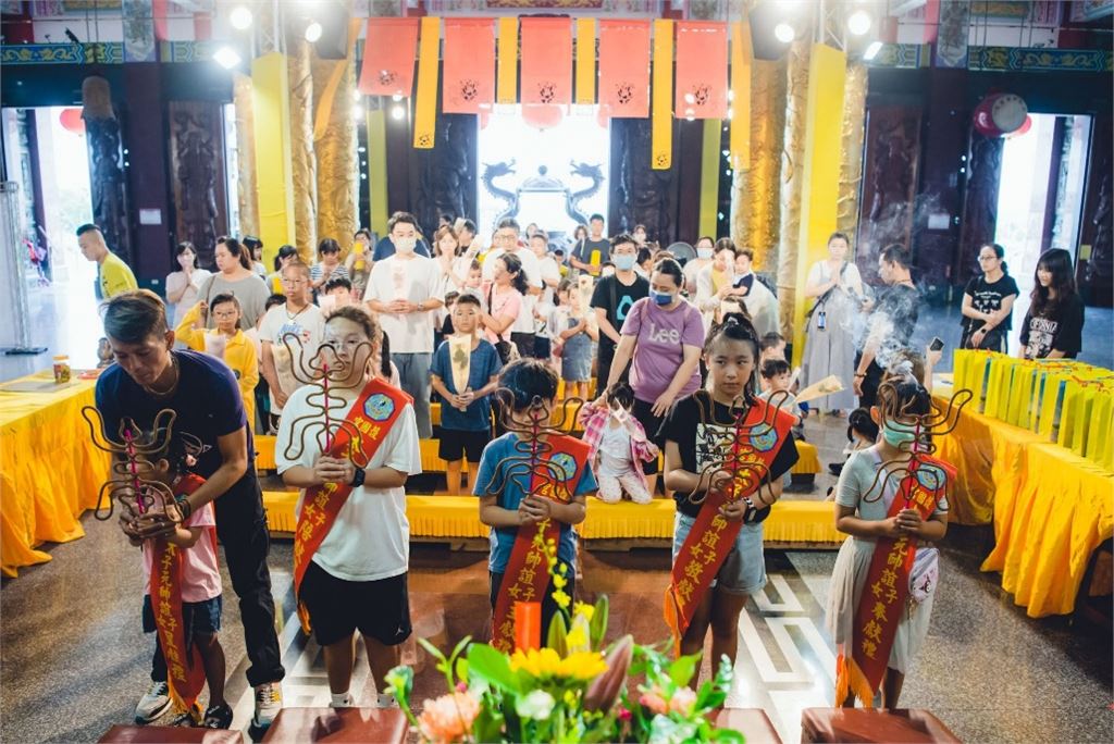 桃園護國宮五夜暗訪起駕!近千人接力傳香信眾全家服務感恩太子爺公庇佑
