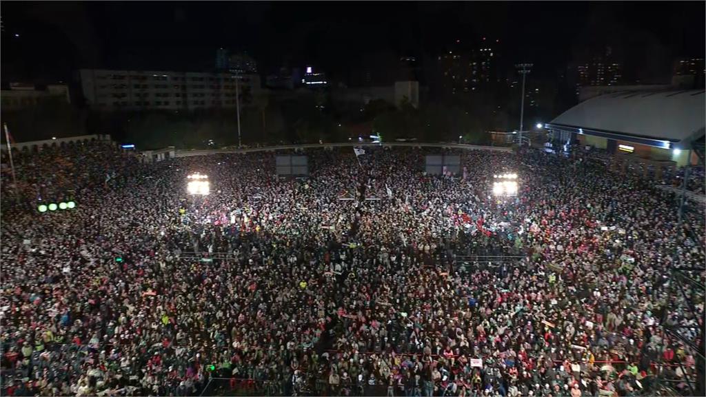 賴蕭選前之夜板橋造勢　現場湧30萬人齊喊凍蒜