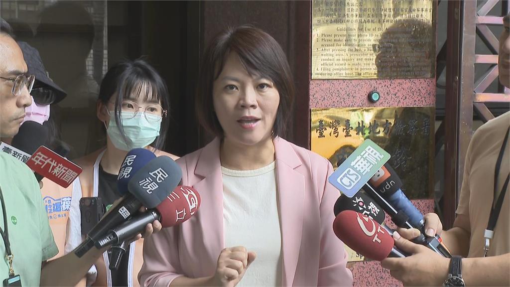 快新聞/惡劣!罷團志工遭揮拳辱罵 簡舒培陪同提告嗆賴士葆:你的高度呢?