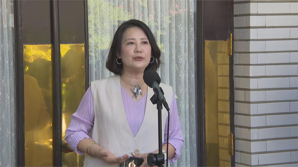 快新聞/蔡賴蕭合體喊團結 吳思瑤突感謝樂樂:很可愛能跟斑斑玩