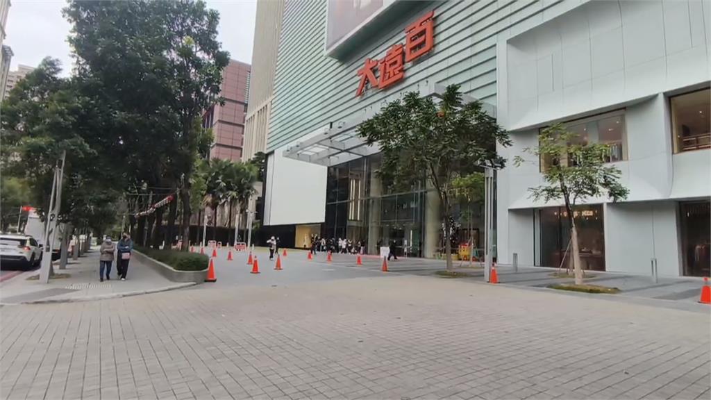 電梯驚魂像搭大怒神　15人受困台中大遠百電梯11分鐘