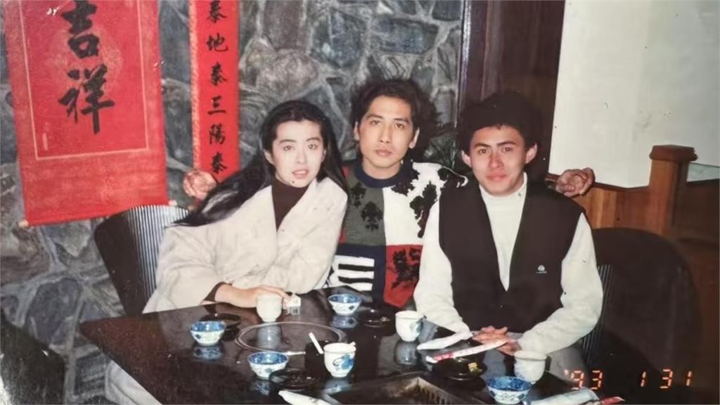 王祖賢、齊秦32年前「約會畫面」曝光　他翻照片驚喊：來過我家！