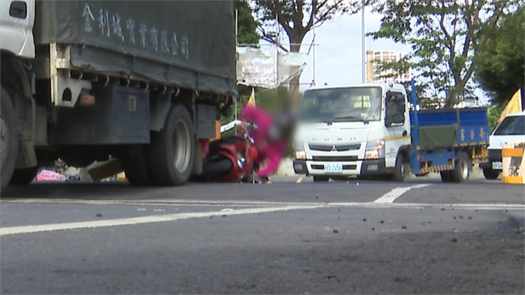 廂型車卡鶯歌尖山埔平交道　一陣驚慌駕駛按緊急通報鈴