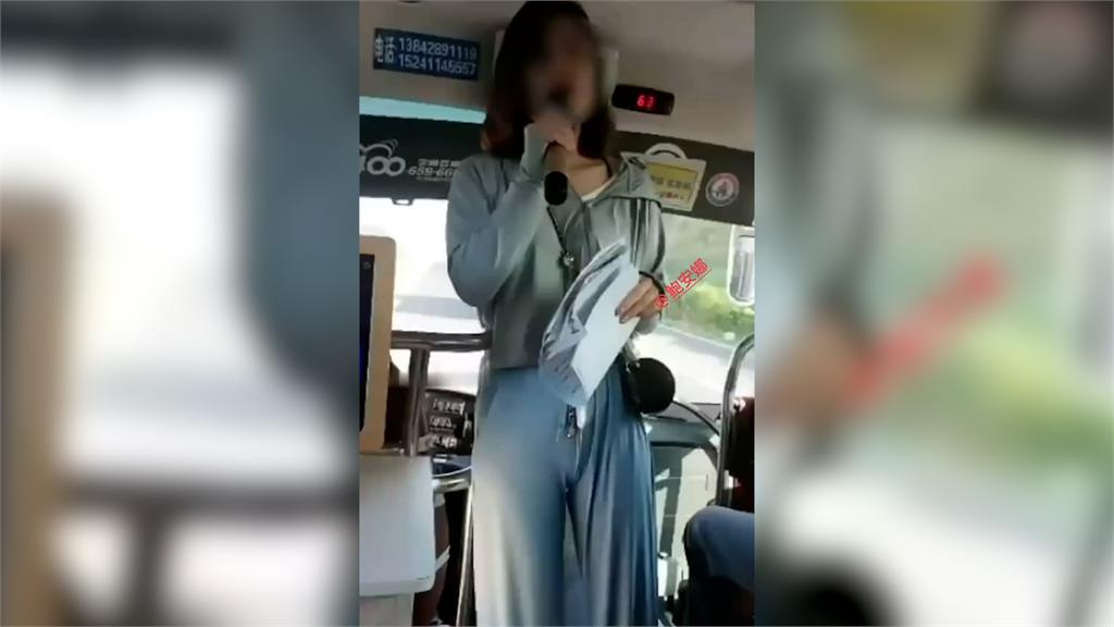 太會想像!中國女導遊穿貼身寬褲 被投訴「外形露出賣色」網看畫面傻眼