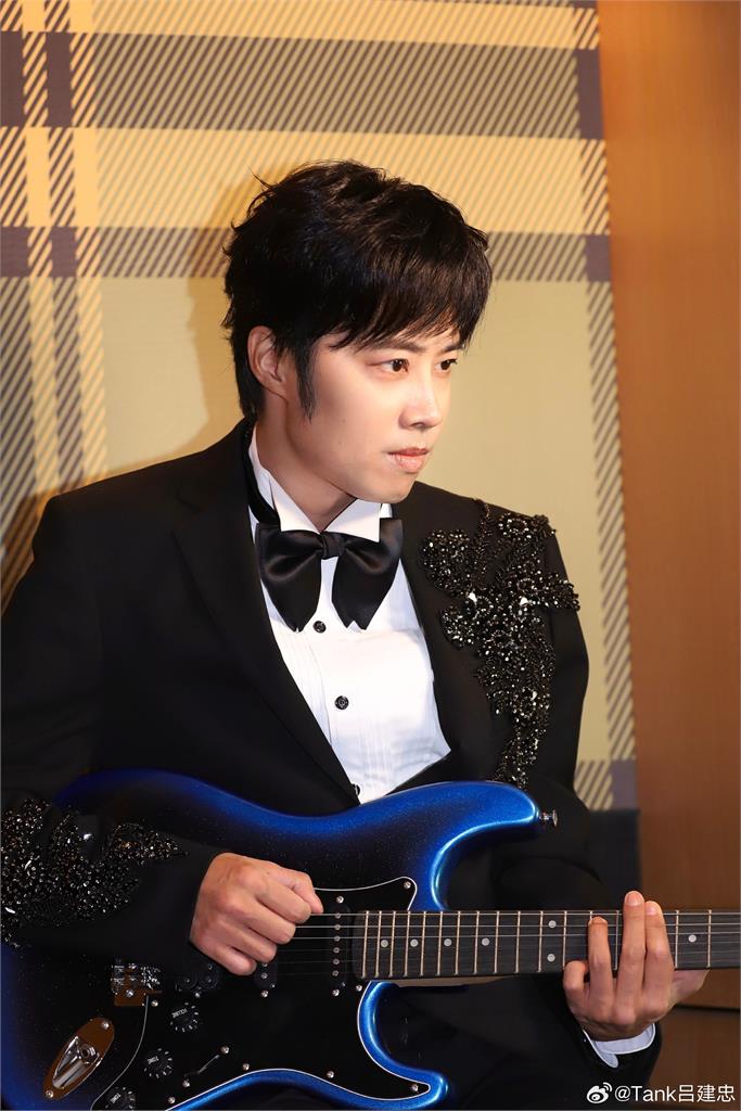 TANK「換上中國心肝」憔悴現身演唱會!眼下發黑「無濾鏡真面目」粉嚇壞