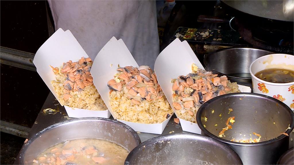 高CP抗漲美食!台北銅板炒飯 新北蔥油餅加蛋只要5元