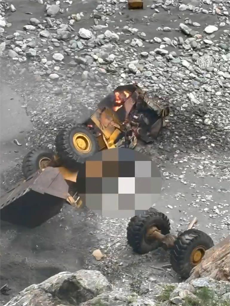 快新聞/中橫公路墜谷釀1死! 挖土機連人帶車「摔下百米山谷」