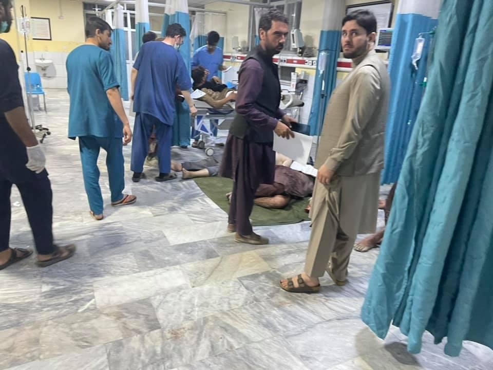 喀布爾機場恐攻釀死傷！機場外血流成河　醫院爆量患者只能躺地治療