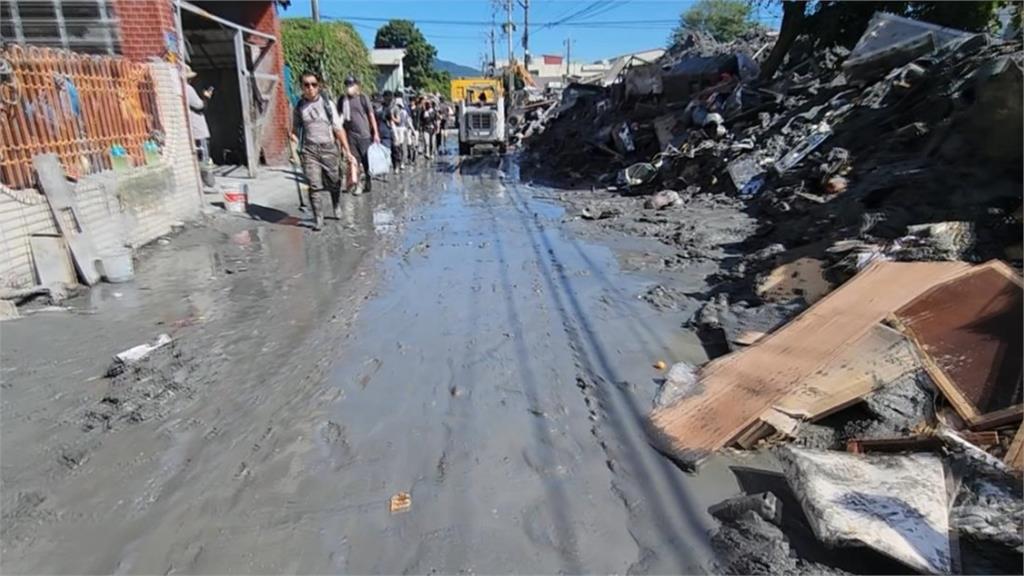 鏟子超人光復救災病倒！32歲志工體力透支罹患「1症狀」送ICU急救