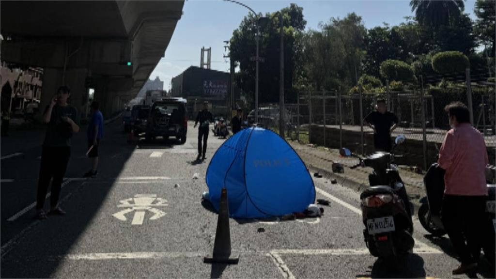 死亡車禍！　雙載機車擦撞拖板車　後座76歲母親遭輾亡