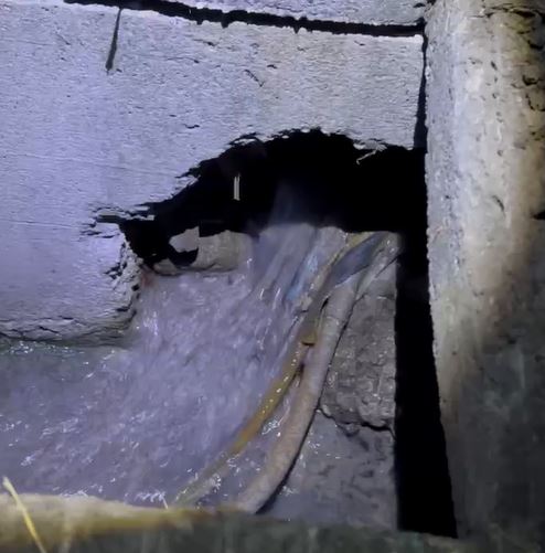 台東豆腐廠遭疑偷排廢水! 水溝驚現豆腐渣「惡臭衝天」