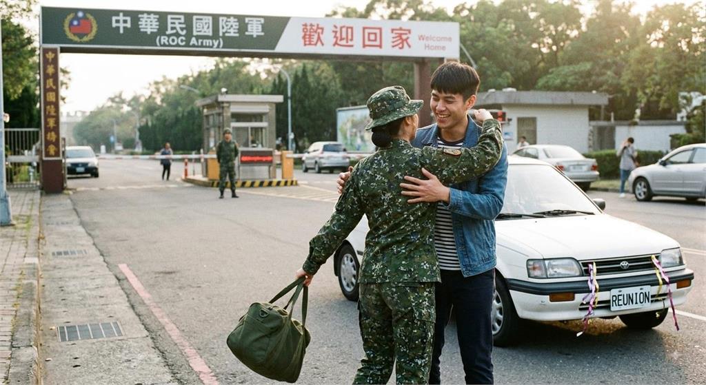 職軍女友LINE群驚見「激戰3男私密片」！遭抓包秒改密碼…「身分」疑曝光
